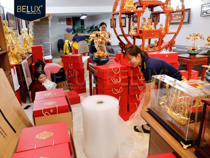 Lô 200 mô hình thuyền Vietcombank 31x12x22cm mạ vàng 24k thiết kế theo yêu cầu